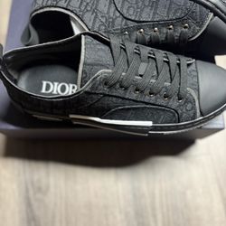 Dior B23