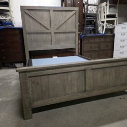 Modern Gray Rustic Queen Size Bed Frame with Boxspring