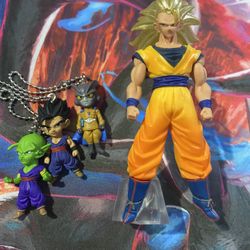 Dragon Ball Z Ssj3 Goku Figure And Keychains 