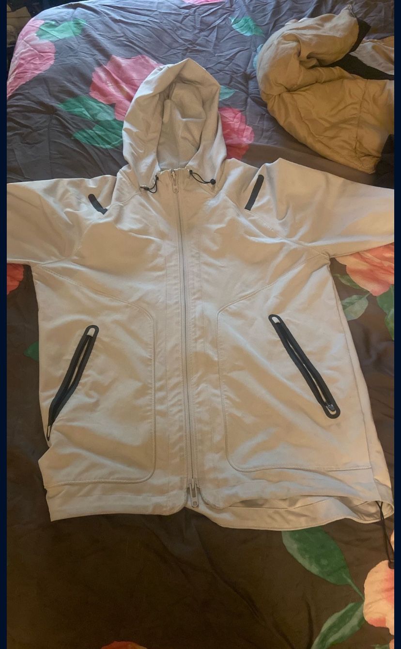 White Under Amour Jacket 45$ Small
