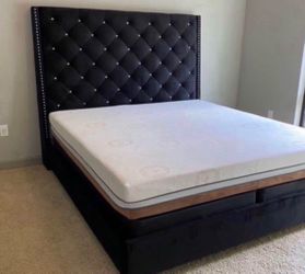 NEW IN BOX- 6FT Black Velvet Fabric Queen & King Size Bed Frame with rhinestones