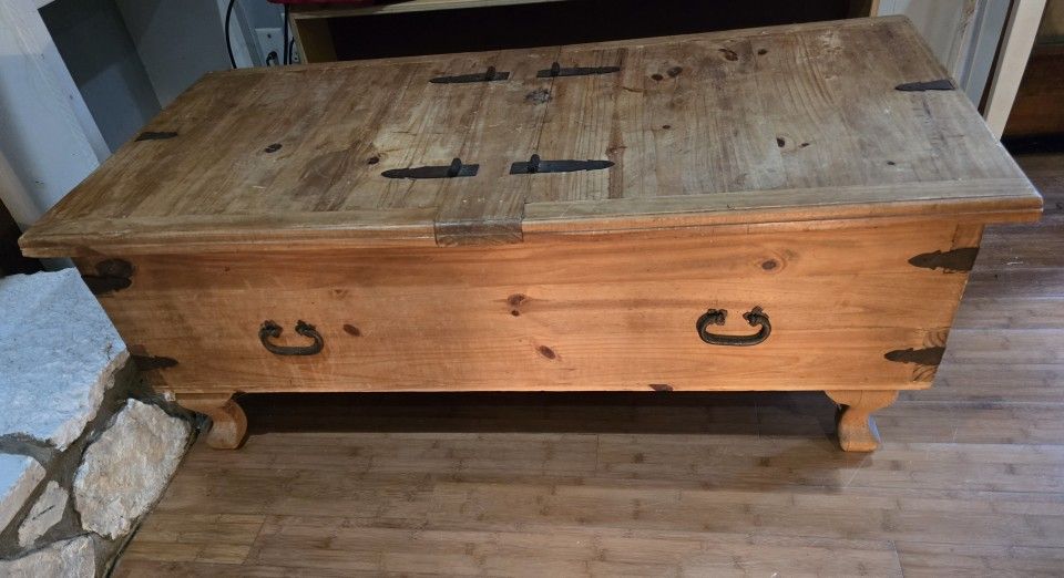 Real mexican pine wood trunk coffee table