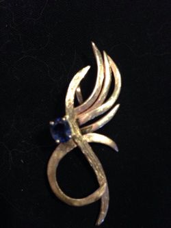 Sapphire and 14K gold pendant