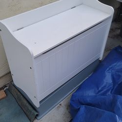 Catskill Craftsmen Transitional Wooden Storage Bench