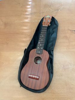 Soprano Ukulele RU12 with Carrying Case