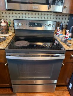 Glass Stove Everything Is Work Perfect Just The Glass Is It Broken  The Cable Is Not  Include, the price is negotiable by fair