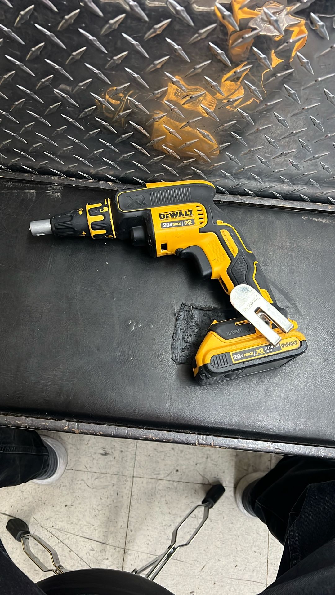 Dewalt DCF620 20v XR Brushless Drywall Screwgun w/ Battery