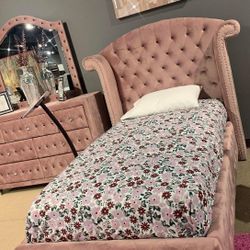 The Best Price Brand New Product 💐 Finance & Delivery Available ▪️Zohar Pink Velvet Bed & Dresser & Mirror //Bedroom Set