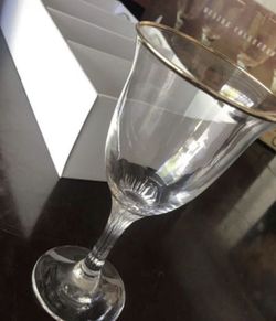 Brand new- Four piece 10oz goblet gold rim glasses