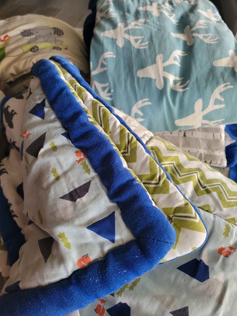 Peanutshell & Lambs & Ivy Crib Comforter