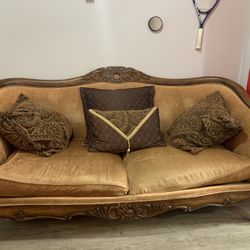 Stunning Walnut King’s Set