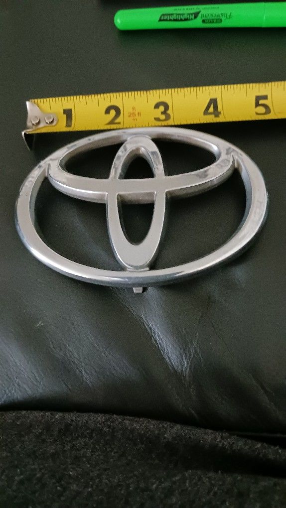 Toyota Grill Emblem