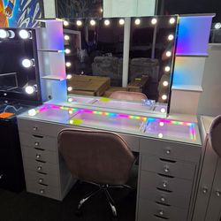 Vanity Set 13 Drawers Hollywood Mirror & Shelve $989
