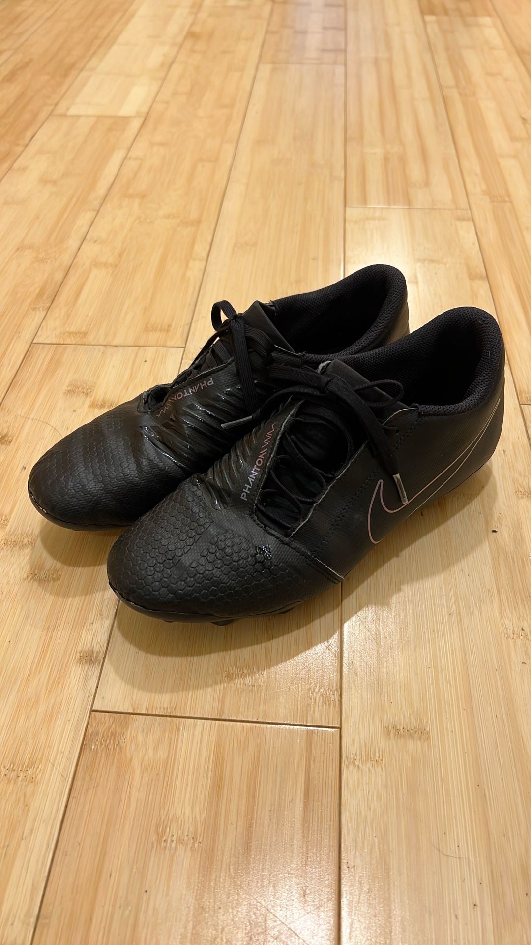 Nike Phantom Men’s Soccer Cleats Size 8.5