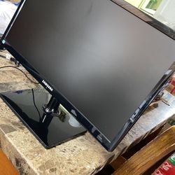 Samsung 22” TV  and Monitor 