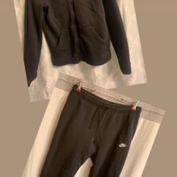 NIKE SWEATSUIT