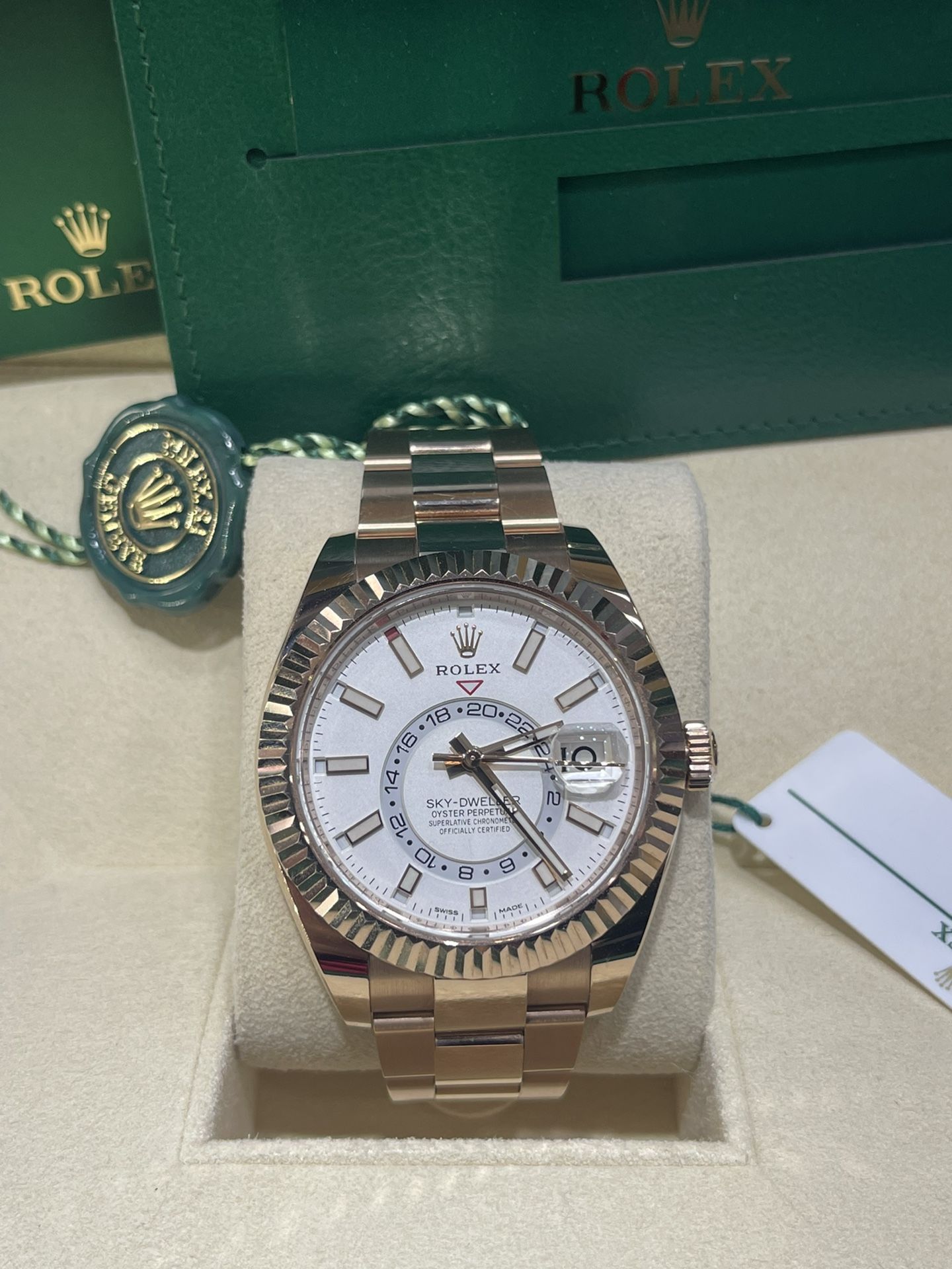 Rolex 326935 Sky Dweller 42 White Dial 18k Rose Gold (Complete Set)