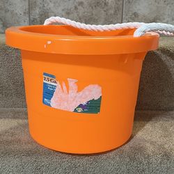 Halloween 2.5 Gallon Bucket Trick or Treat Prize Rope handle Heavy duty 