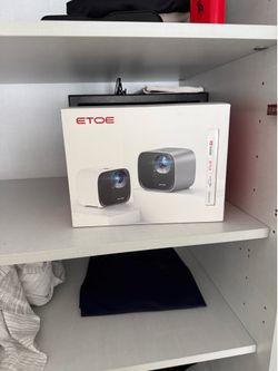 Etoe Projector - brand new