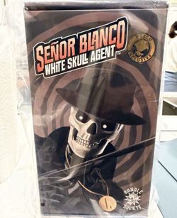 Mezco Toyz One:12 Senor Blanco White Skull Agent Rumble Society Exclusive 