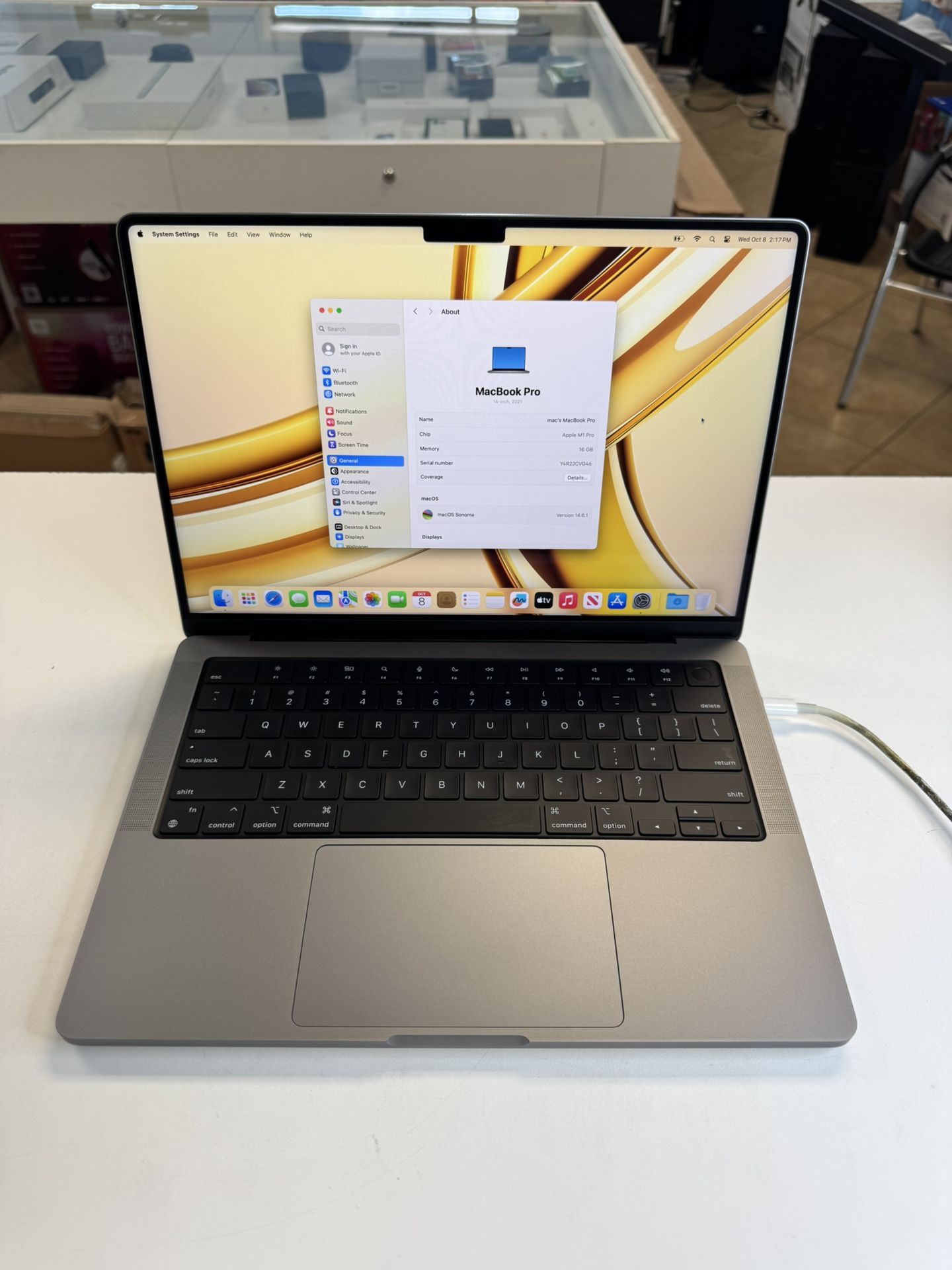 MacBook Pro 14inch M1 Pro 16GB 1TB Ssd with Final Cut Pro & Logic Pro X