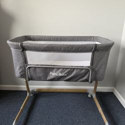 Pamo Babe Bedside Bassinet – Adjustable, Mesh Sides, Like New