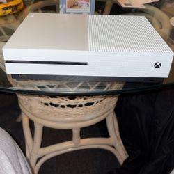 Great Running Xbox S Resell able (NEED GONE ASAP)