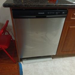 24" Frigidaire Dishwasher 