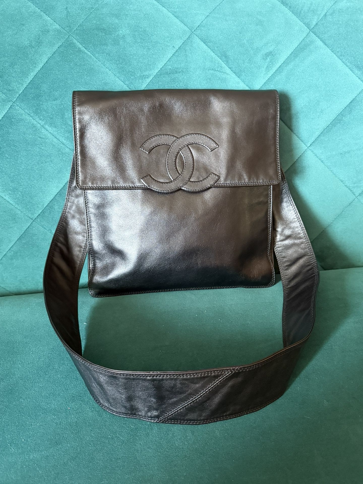 Auth Beautiful CHANEL Coco Mark Crossbody Bag