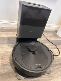 Roborock Q7 Max barely used. Extra filters