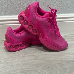 Women’s Nike Air Max Dn Size 7 Pink