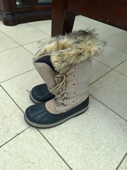 Snow Boots Size 7
