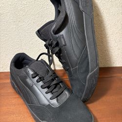 Men Pumas Tennis Shoes, Size 11 Really Good Deal Almost New 🤍🖤🤍🩶