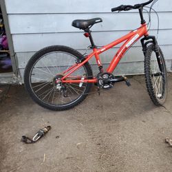 24 https://offerup.com/redirect/?o=SW5jaC5iaWtl Diamondback 