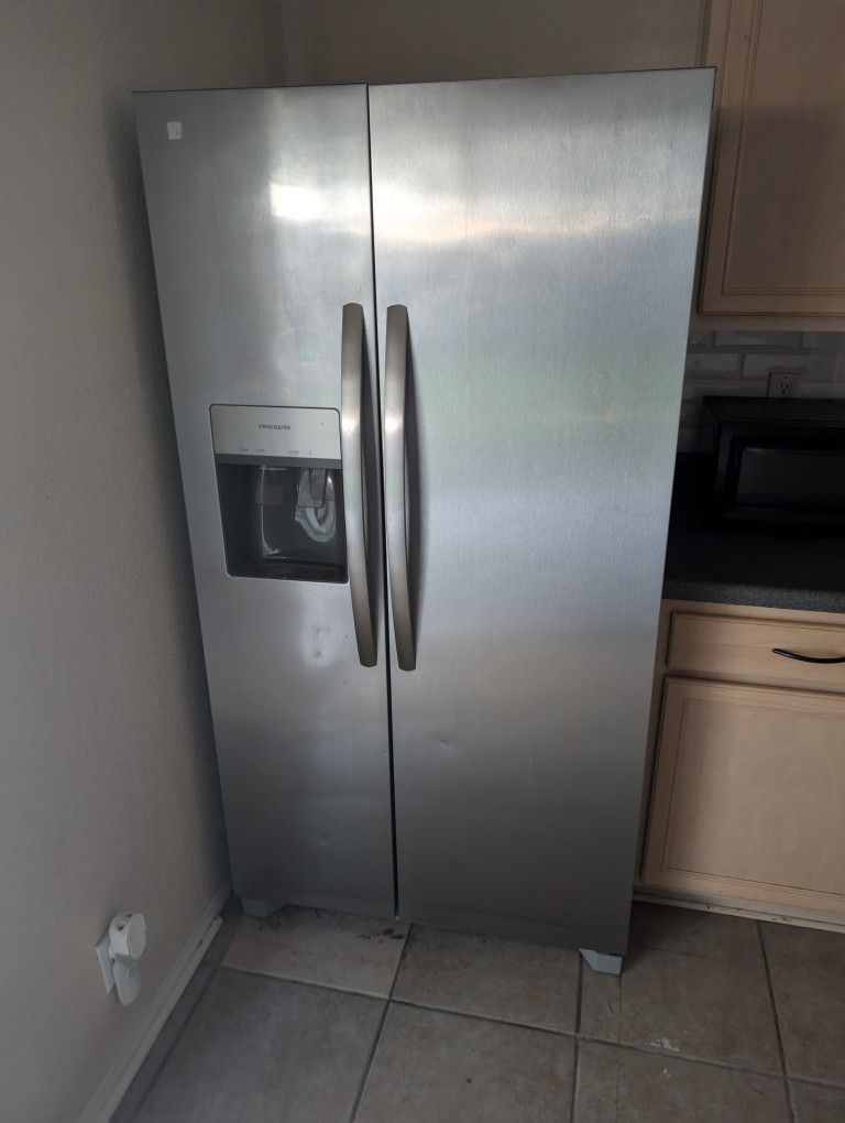 Frigidaire Fridge