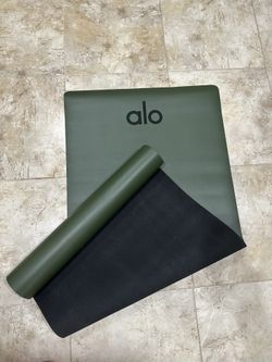 ALO YOGA MAT.