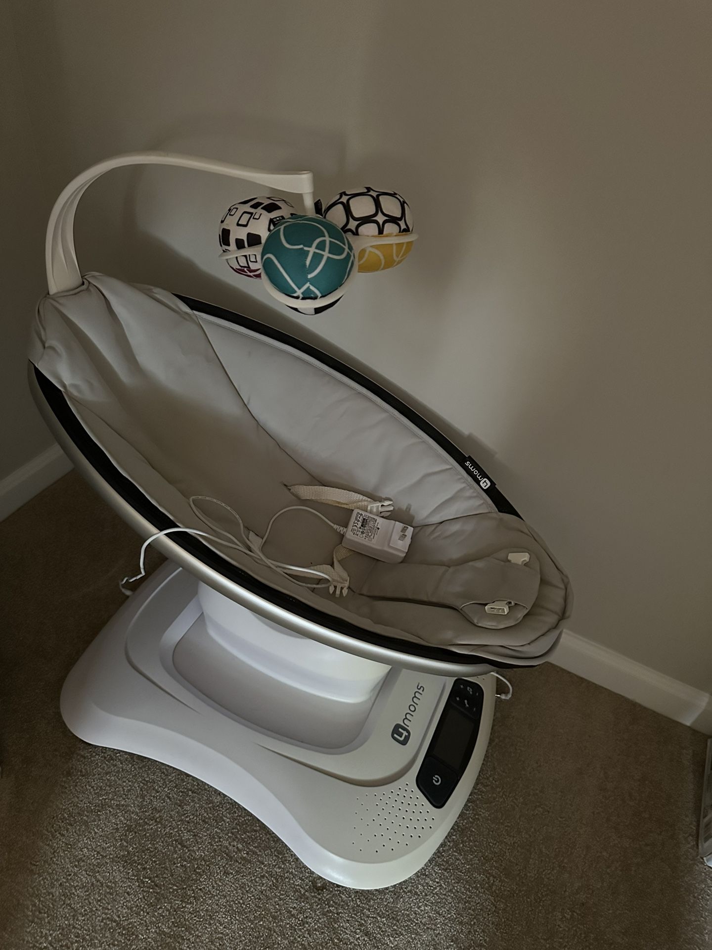 4moms MamaRoo Multi-Motion Baby Swing, Bluetooth Enabled with 5 Unique Motions