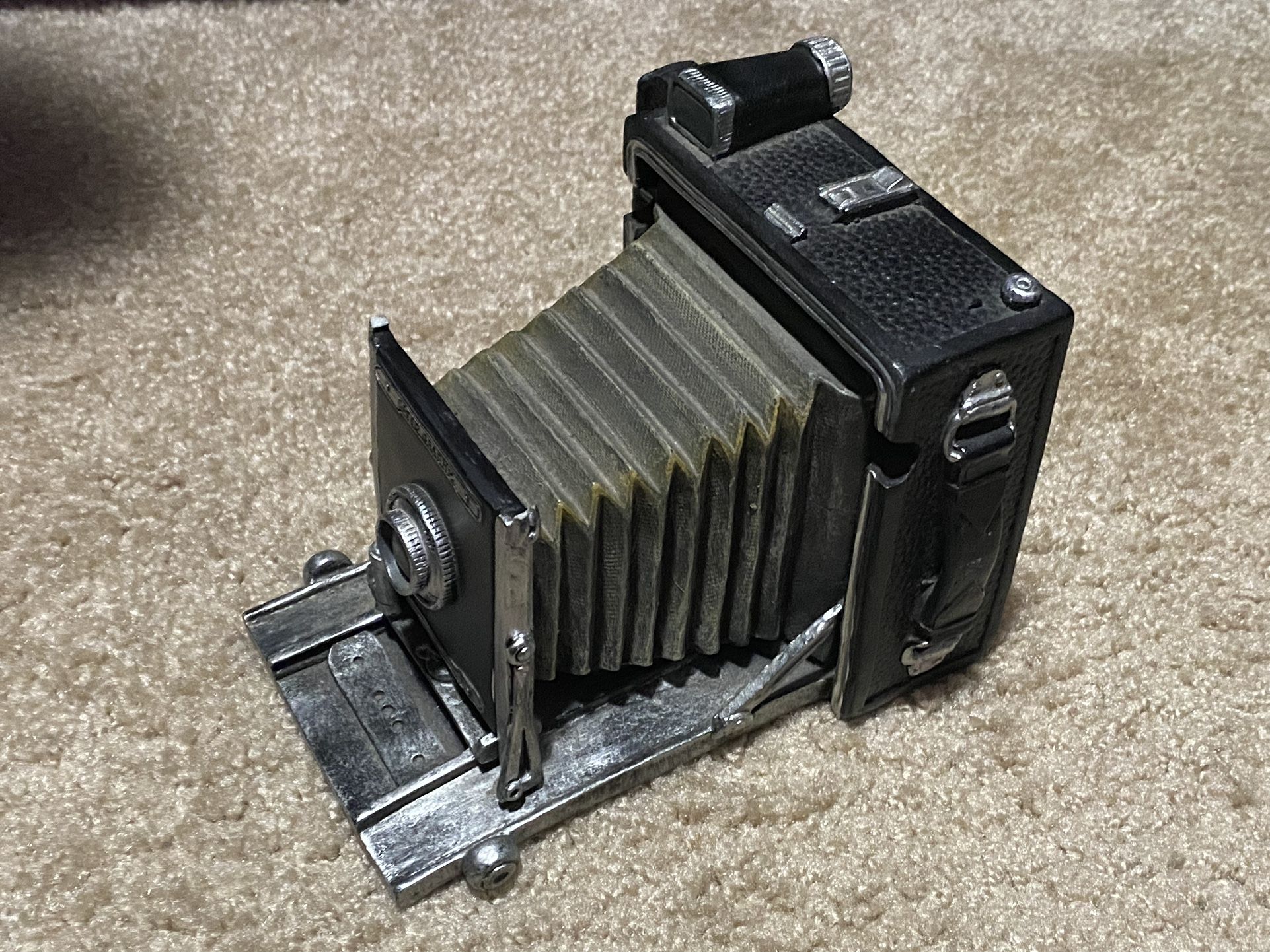 Vintage Look Polaroid Baffle Camera Piggy Bank Coin Bank