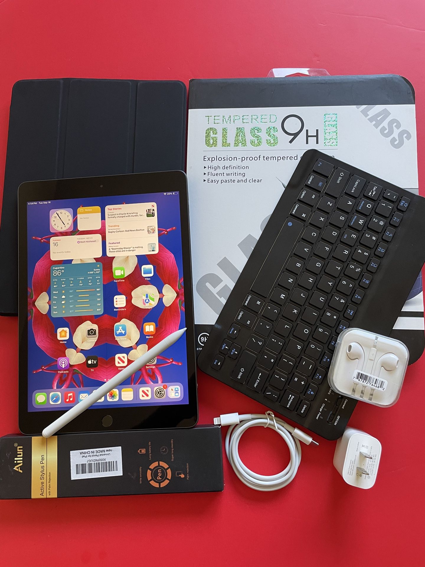 Apple IPad 8th Generation (10.2” Retina /Latest 18/ 2020 model) 32GB with stylus pen, keyboard & Accessories 