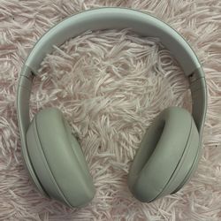 Beats Studio Pro Wireless Headphones – Like New (Worn Once)