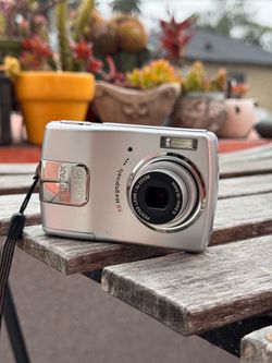 Vintage Pentax Optio 7 megapixel - Y2K digicam