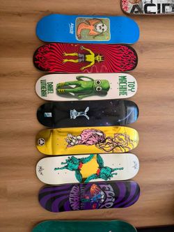 SKATE DECK (Comes with Wallmount)