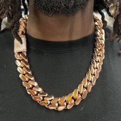 Super heavy handcrafted beautiful rose gold Cuban necklace with Cz diamonds stones 💎 