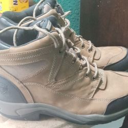  Hiking Boots 