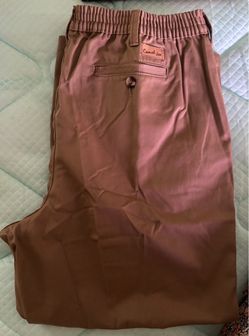 Pantalones nuevos en bolsa