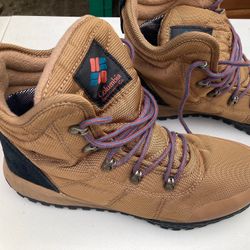 Men’s Columbia Hiking Shoes - Size 9