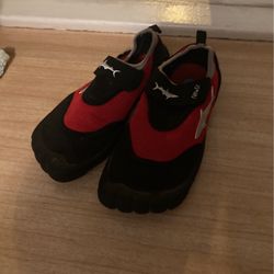 Water Shoes Size 1-2 Kids $10