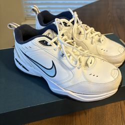 Men’s Nike Air Monarch IV Training Sneakers 