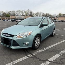 2012 FORD Focus SE 4cly low miles