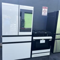 Samsung Bespoke 23 cu. ft. Counter Depth 4-Door French Door Refrigerator in White Glass with AI Family. Stove 30in” White Is Good New Never Uesd 